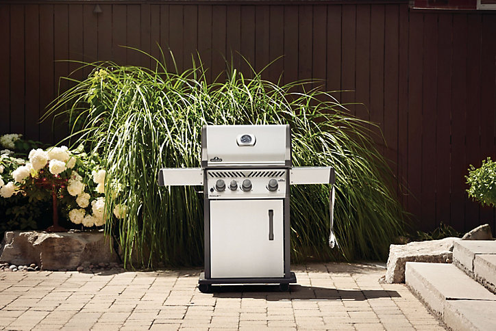 Barbecue à gaz Napoleon Rogue XT 425 inox 3bruleurs avec Sizzle Zone