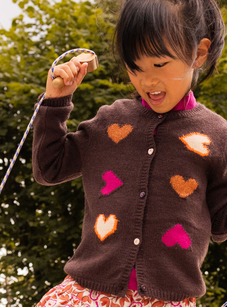 Cardigan marron à motifs curs