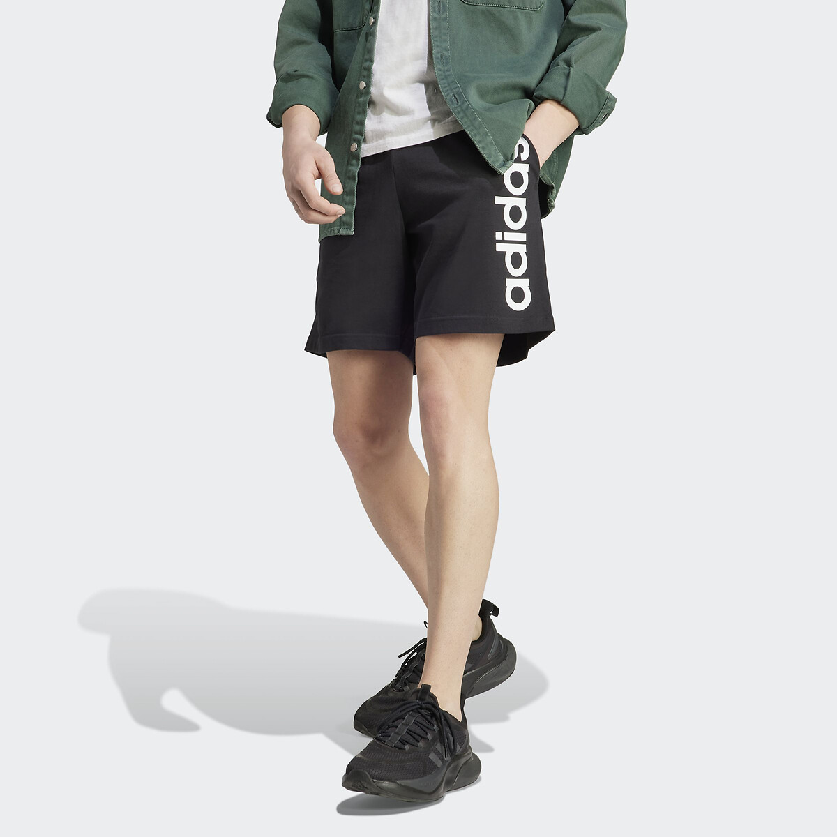 ADIDAS ROUPAS ESPORTIVAS<br>Shorts com logo vertical Aeroray Essentials