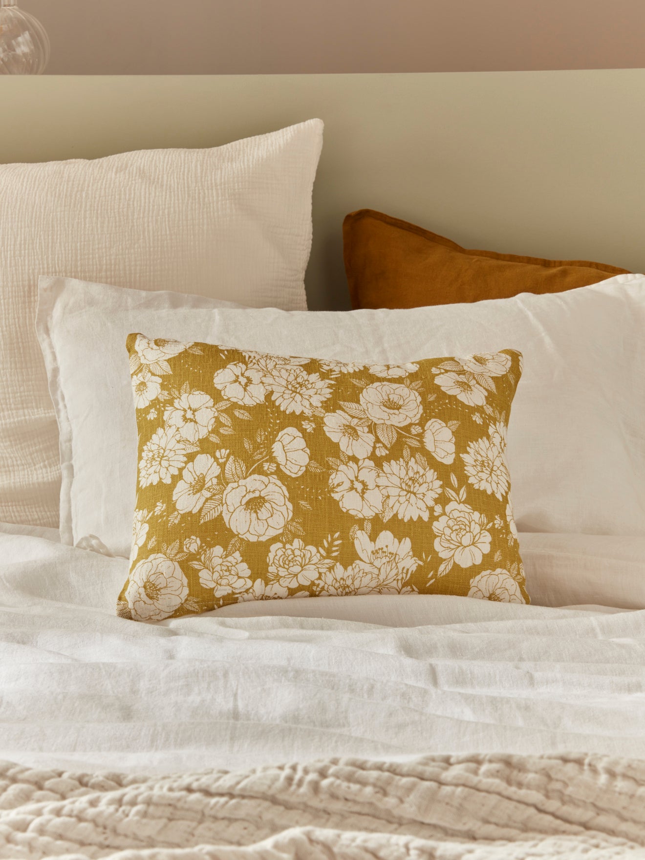 Housse de coussin fleurie en lin lavé