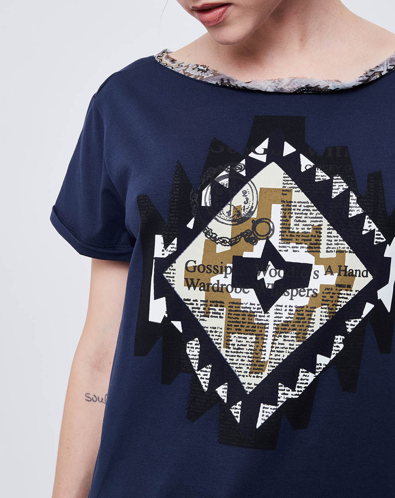 John Galliano T-Shirt imprimé avec nœud au dos bleu marine/multicolore