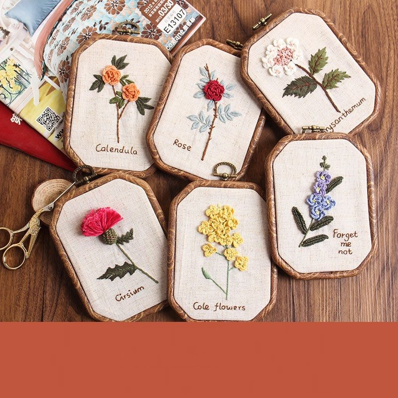 Embroidery Kingdom - DIY-pakket met bloemenborduurwerk