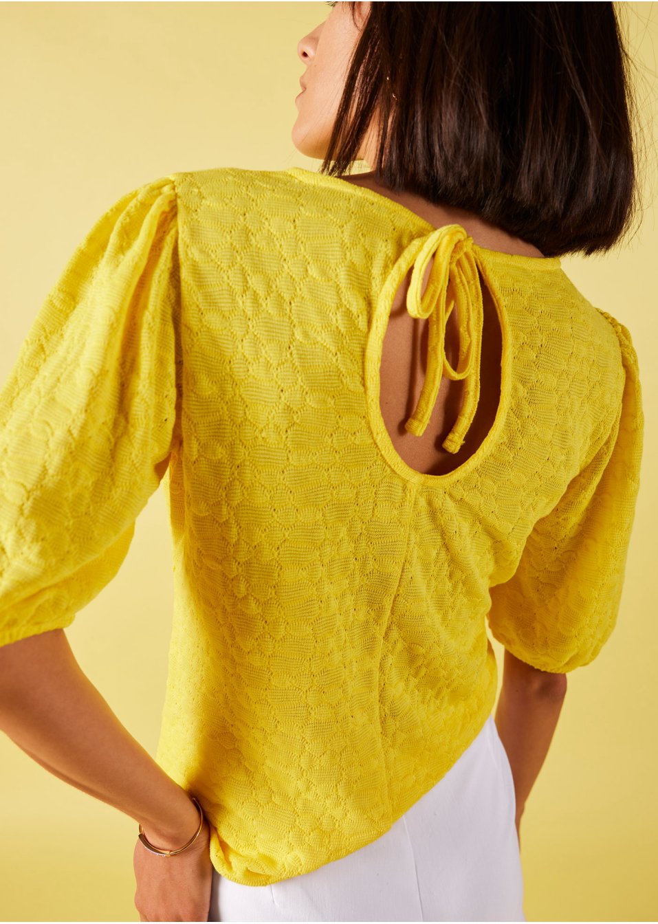 T-shirt avec découpe