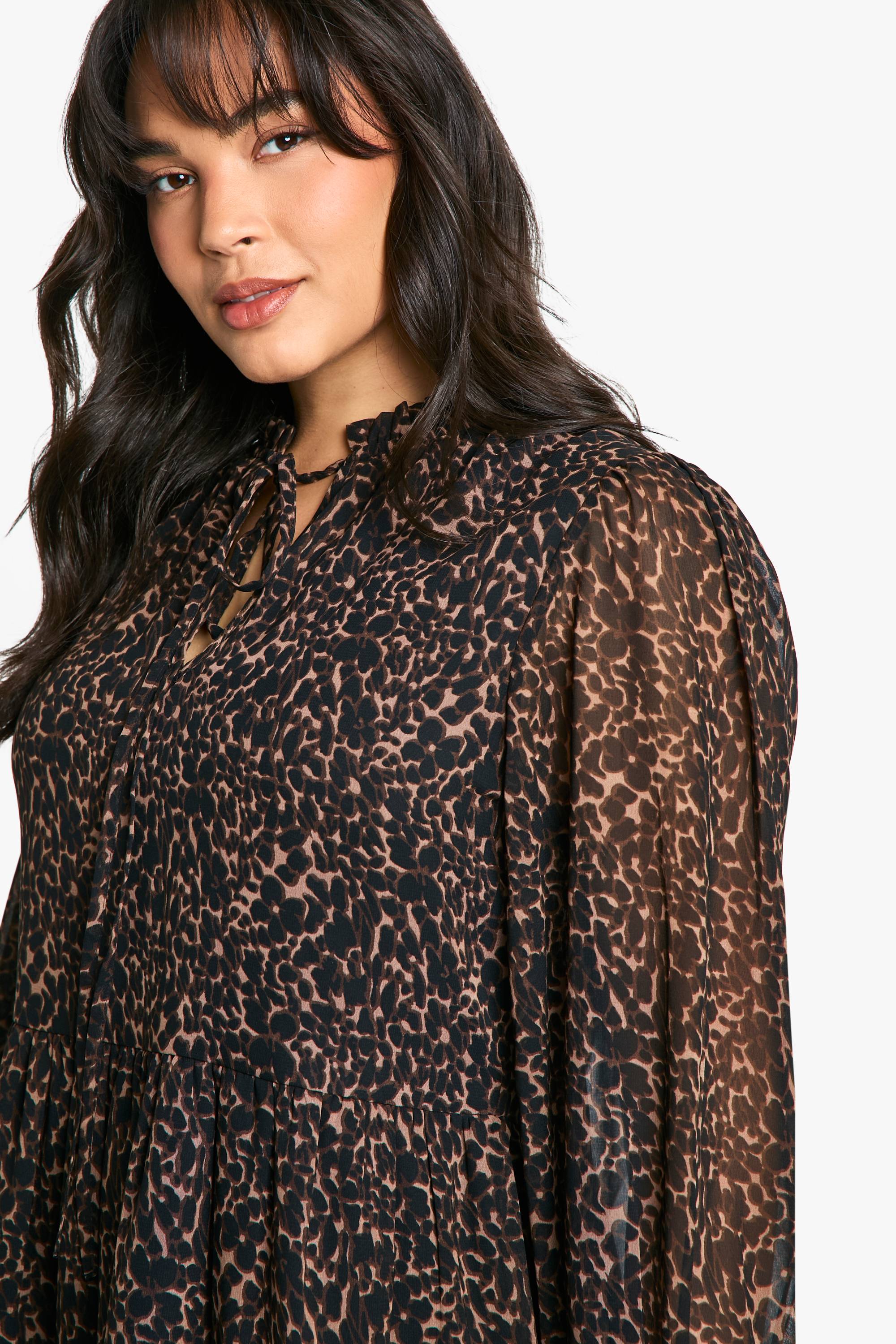 boohoo Robe chemisier en chiffon grande taille à imprimé animal