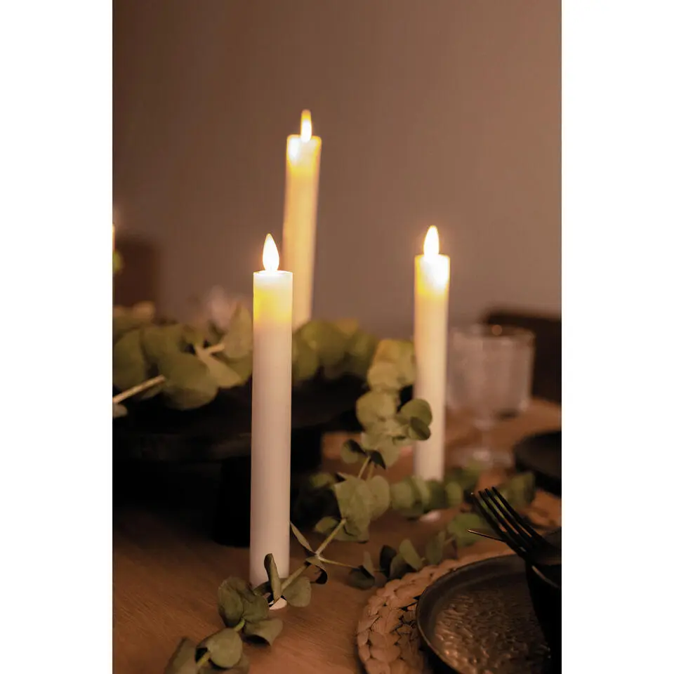 Anna's Collection Dinerkaarsen - wit - 2 stuks - LED - 23 cm