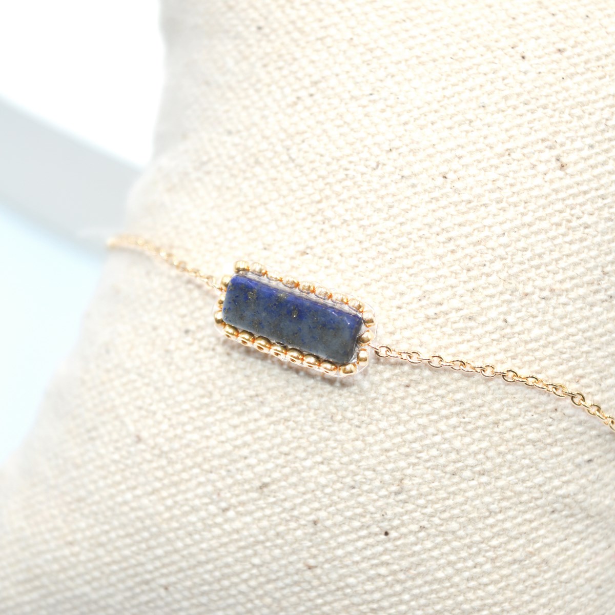 Bracelet avec perle de Lapis Lazuli tissée main- Doré à l'or fin