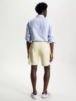 Shorts de moletom com logo tingido naturalmente
