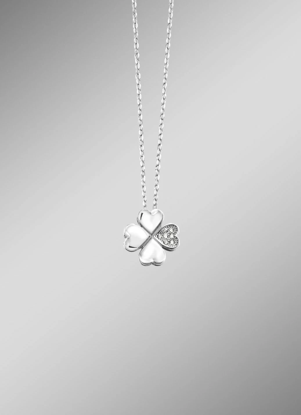 Kleeblatt-Anhänger mit Ankerkette