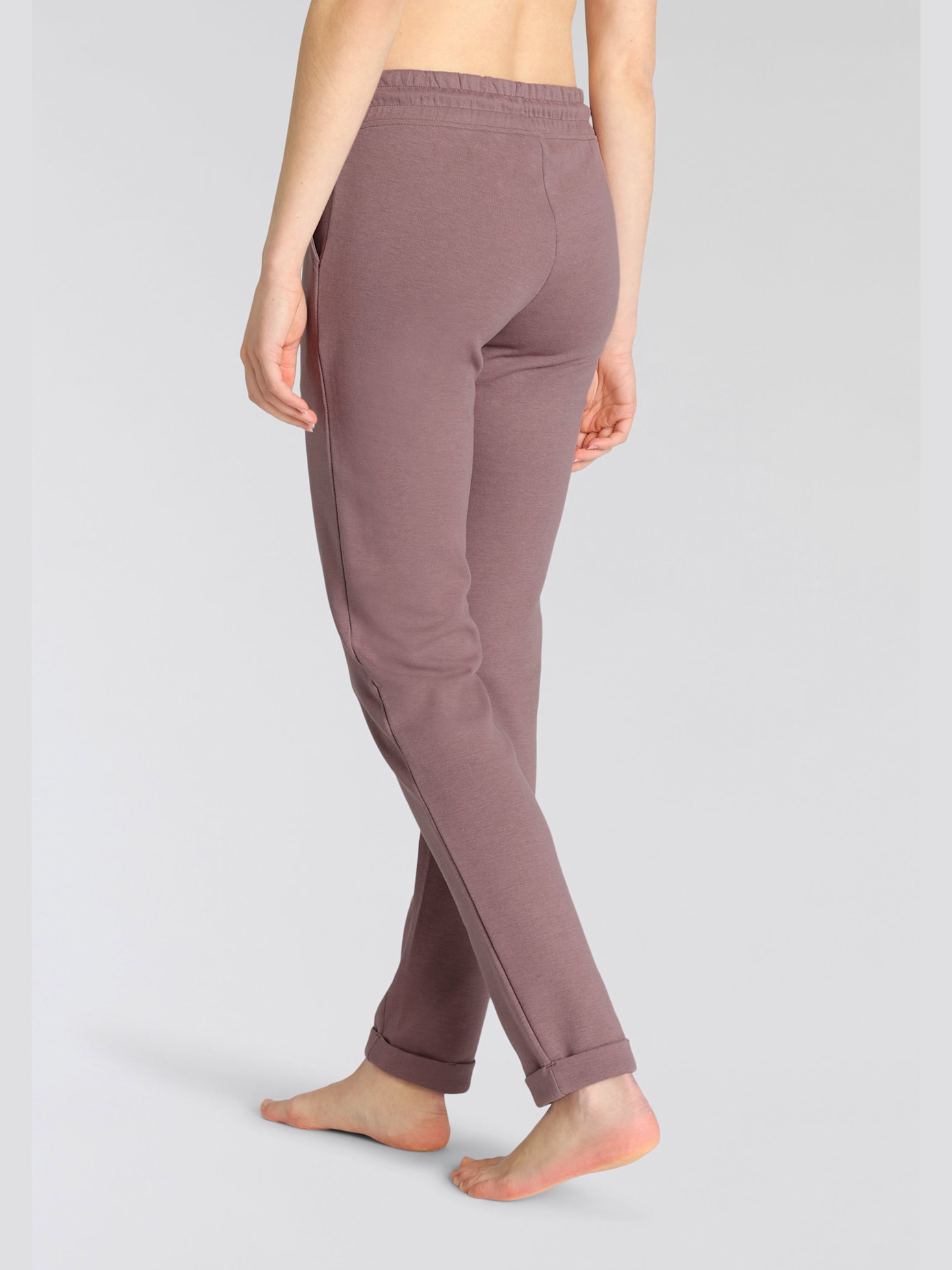 Pantalon basique avec petit logo brodé