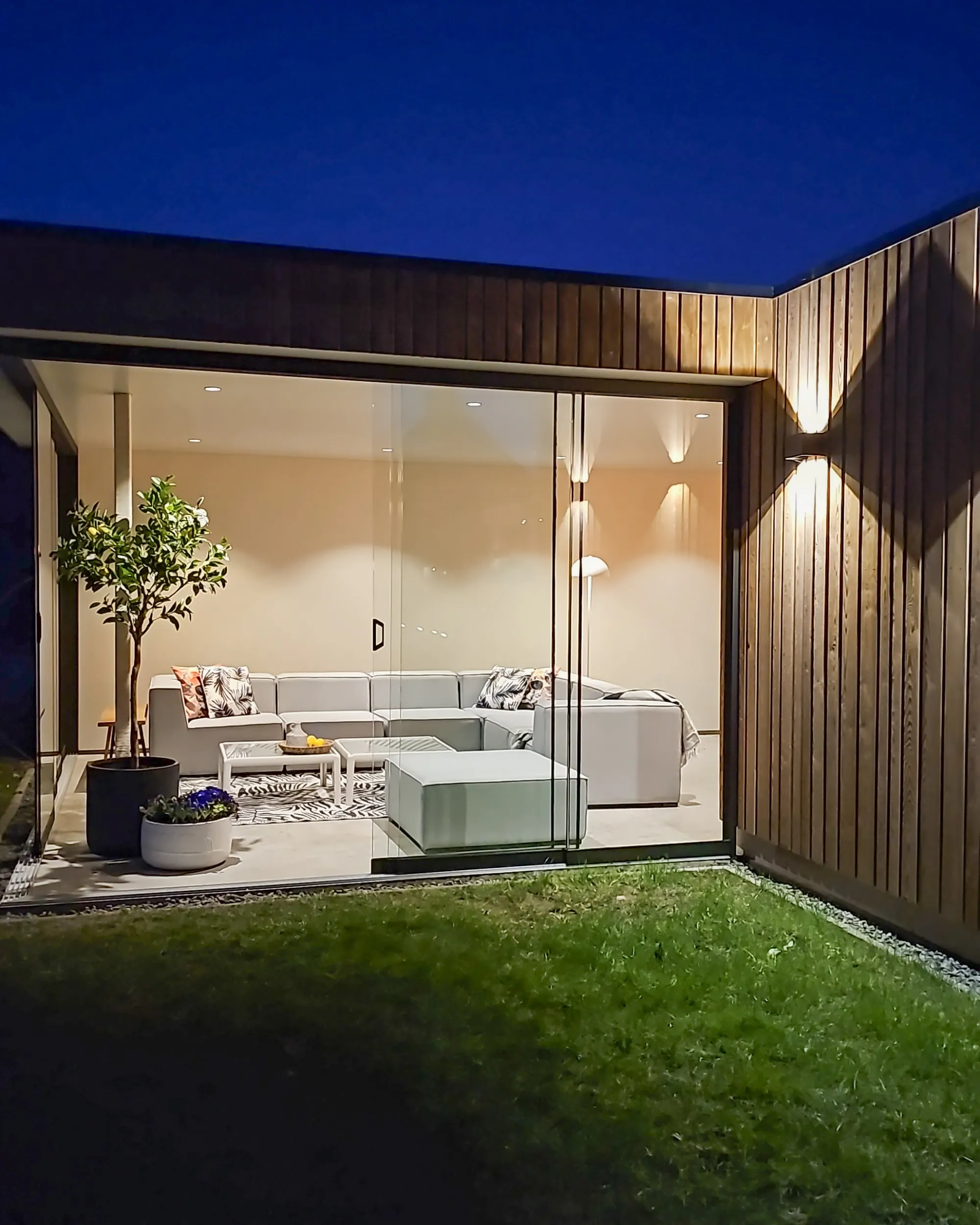 Tuin hoekbank met ottomaan 7-zits AREZZO rechtszijdig modulair Lichtgrijs
