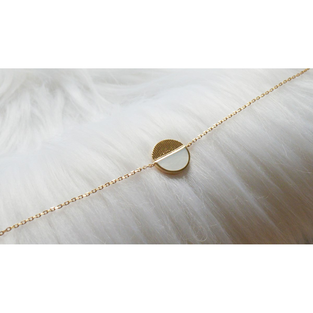 Bracelet chaîne cercle strié nacre   -Plaqué or