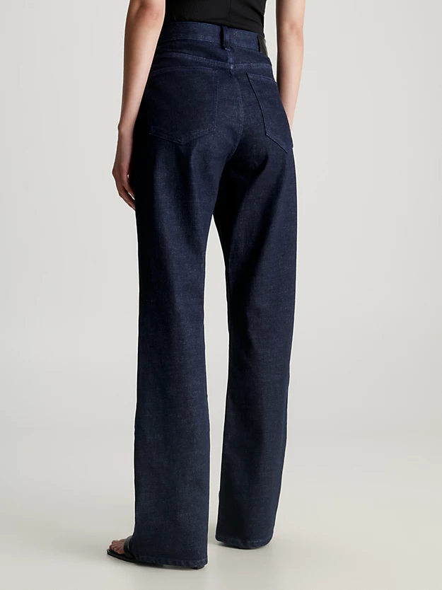 Calça jeans bootcut de cintura média e modelagem relaxada