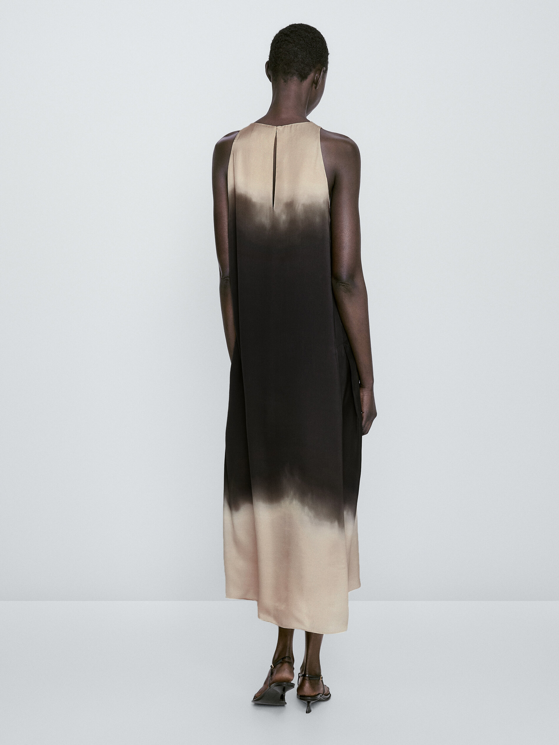 Vestido amplo fumado sem manga - PRETO