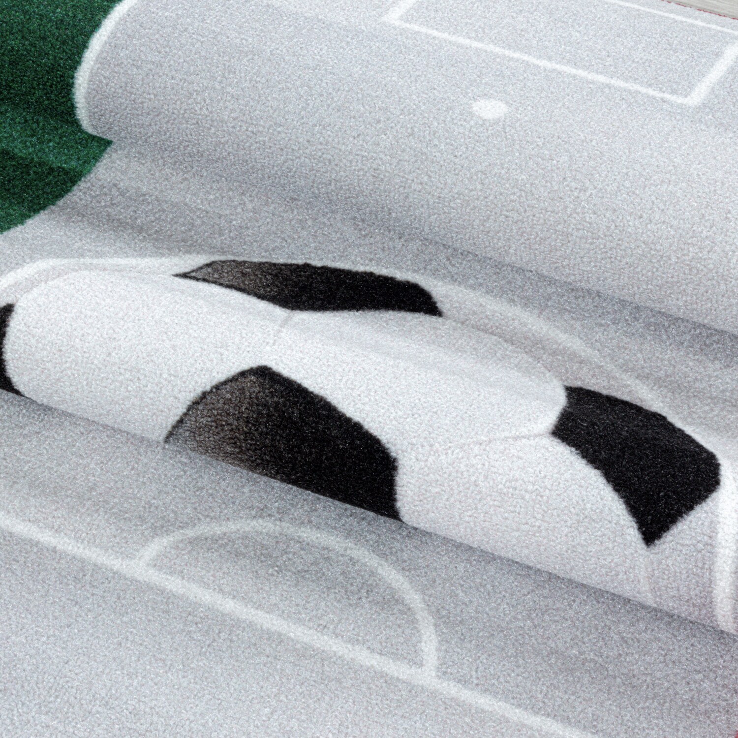 Kinderteppich Fußball, Fußballfeld mit Flaggen Motiv, Höhe 9 mm Ökotex Standard