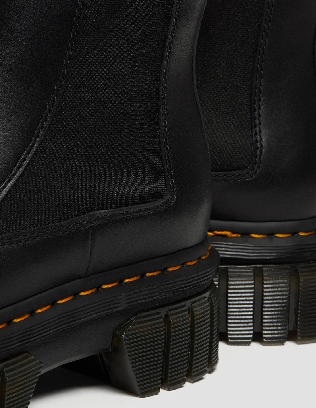 dr martens chelsea boots compensées femme audrick cuir noir