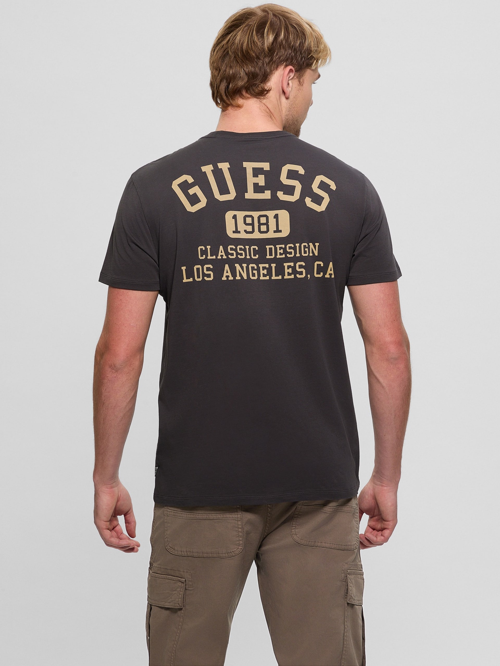 Camiseta universitária exclusiva