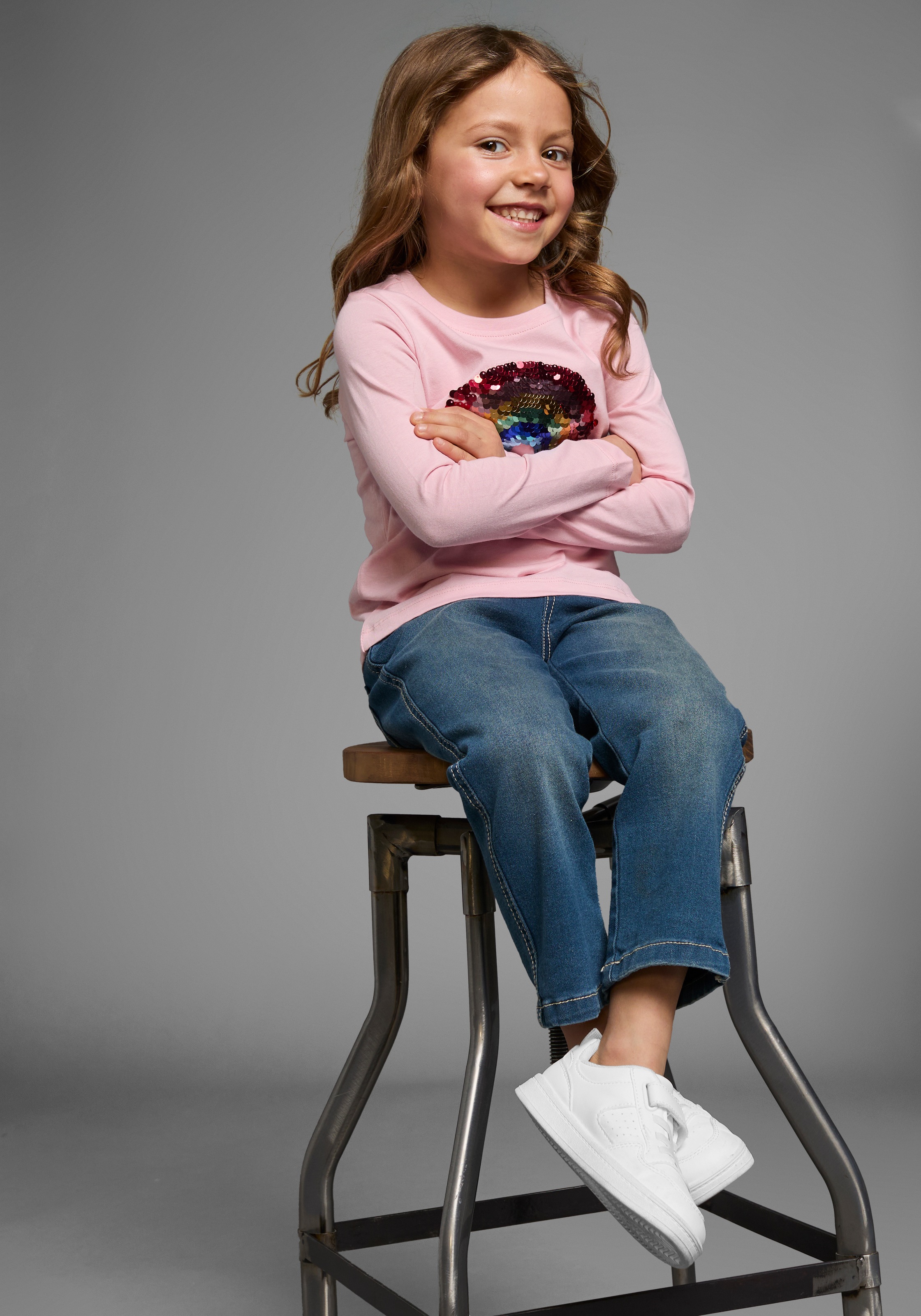 KIDSWORLD Langarmshirt »Regenbogen Pailletten-Applikation«, Langarm,  Basic-Passform,  mit schimmernden Pailletten-Applikationen