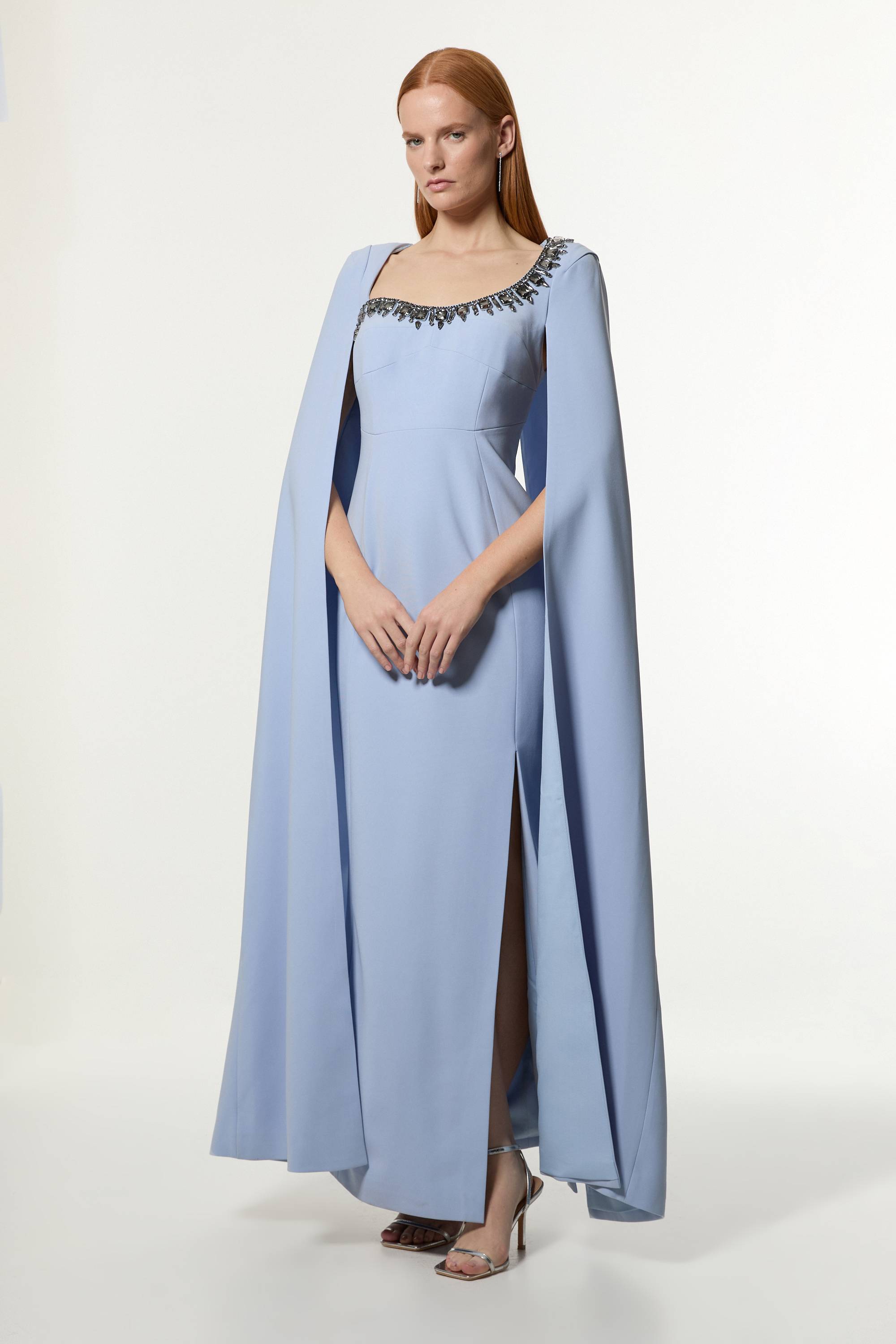 KarenMillen Robe maxi cape en viscose crêpe tissée ornée de cristaux