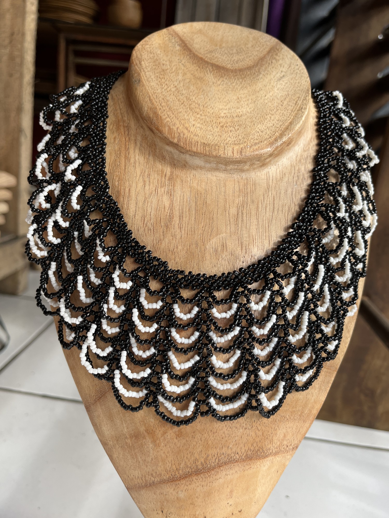 Collier aus Glasperlen, schwarz, weiß, H 25 cm, B 18 cm günstig bestellen