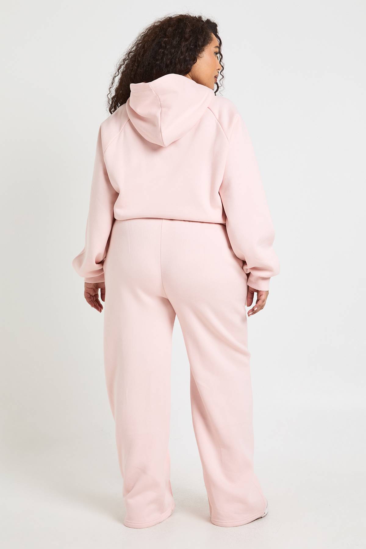 boohoo Jogger Grande Taille Basique À Jambe Large Avec Détails De Plis Piqués Et Ceinture Profonde