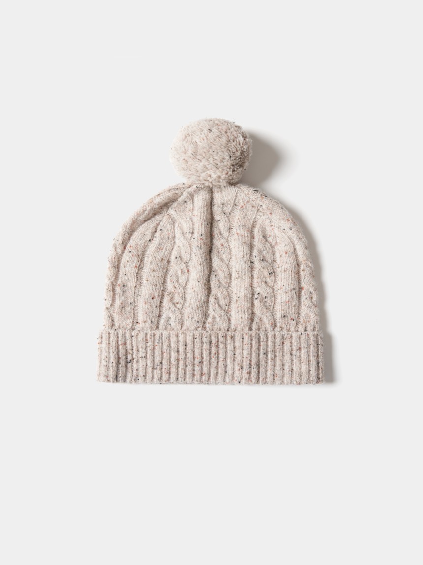 Gorro entrançado com pompom