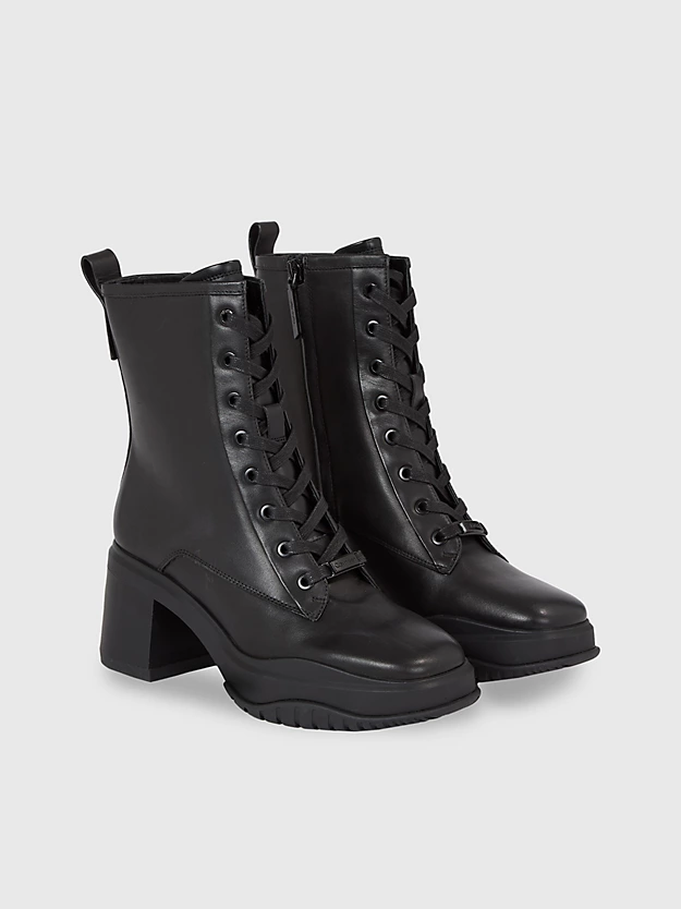 Botas de cano curto com salto plataforma em couro