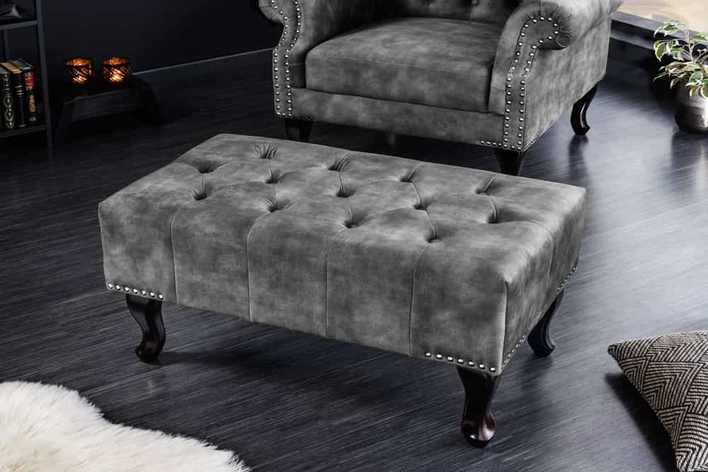 Design Sitzhocker CHESTERFIELD 80cm grau Samt Knopfheftung Nietenbesatz