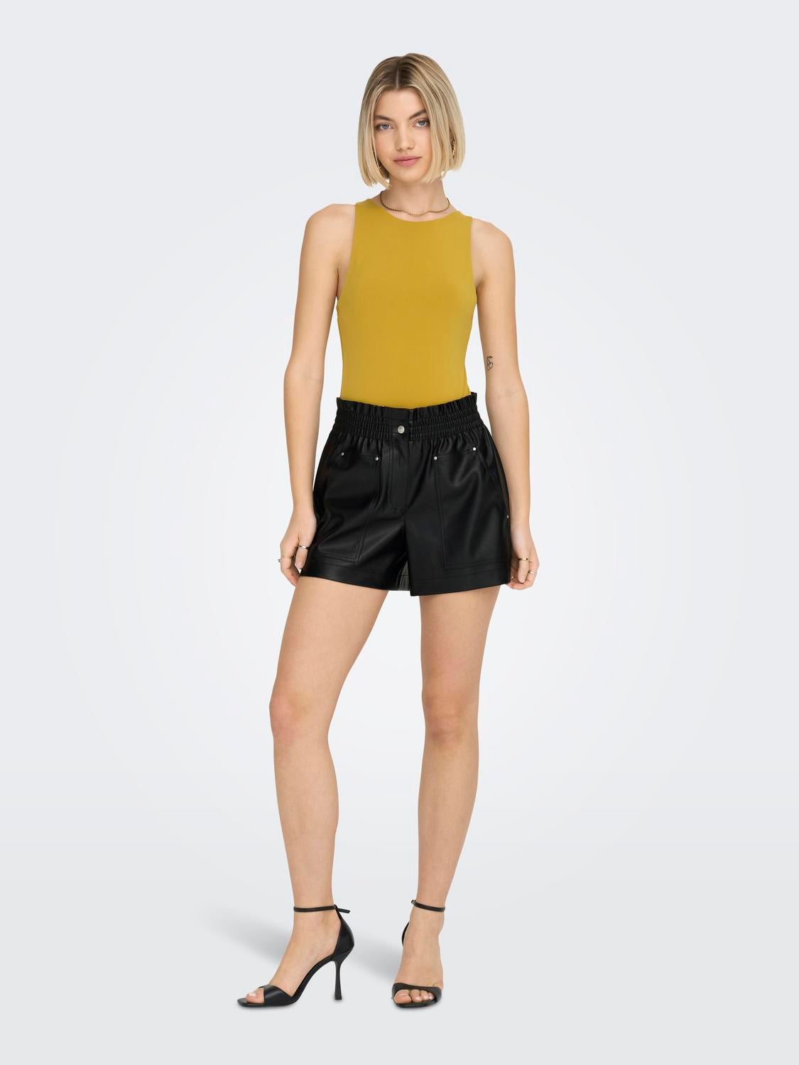 ONLLINA Komfort Fit Kunstledershorts Black