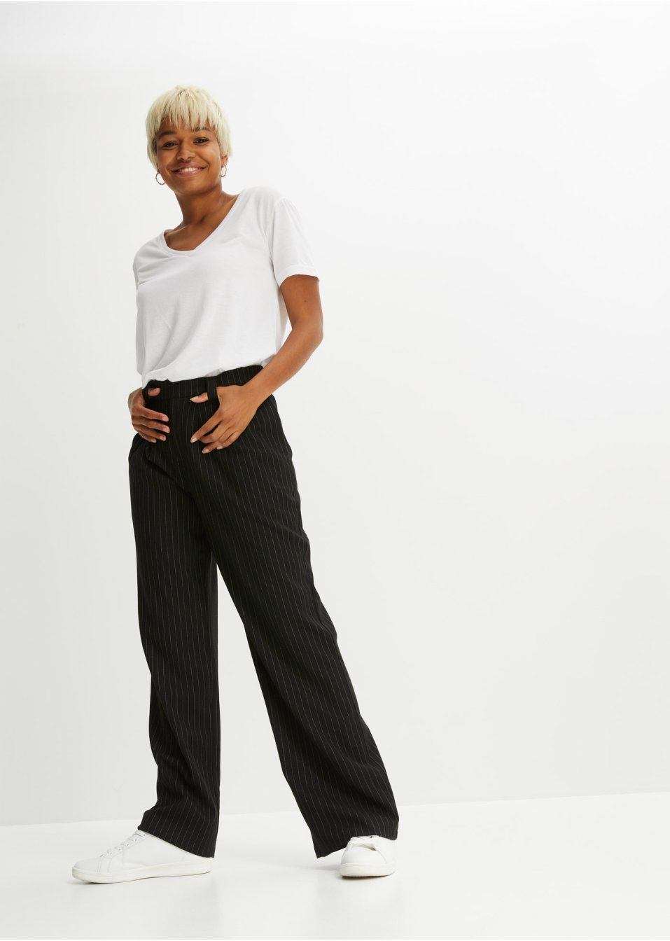 Pantalon large à pinces avec fines rayures