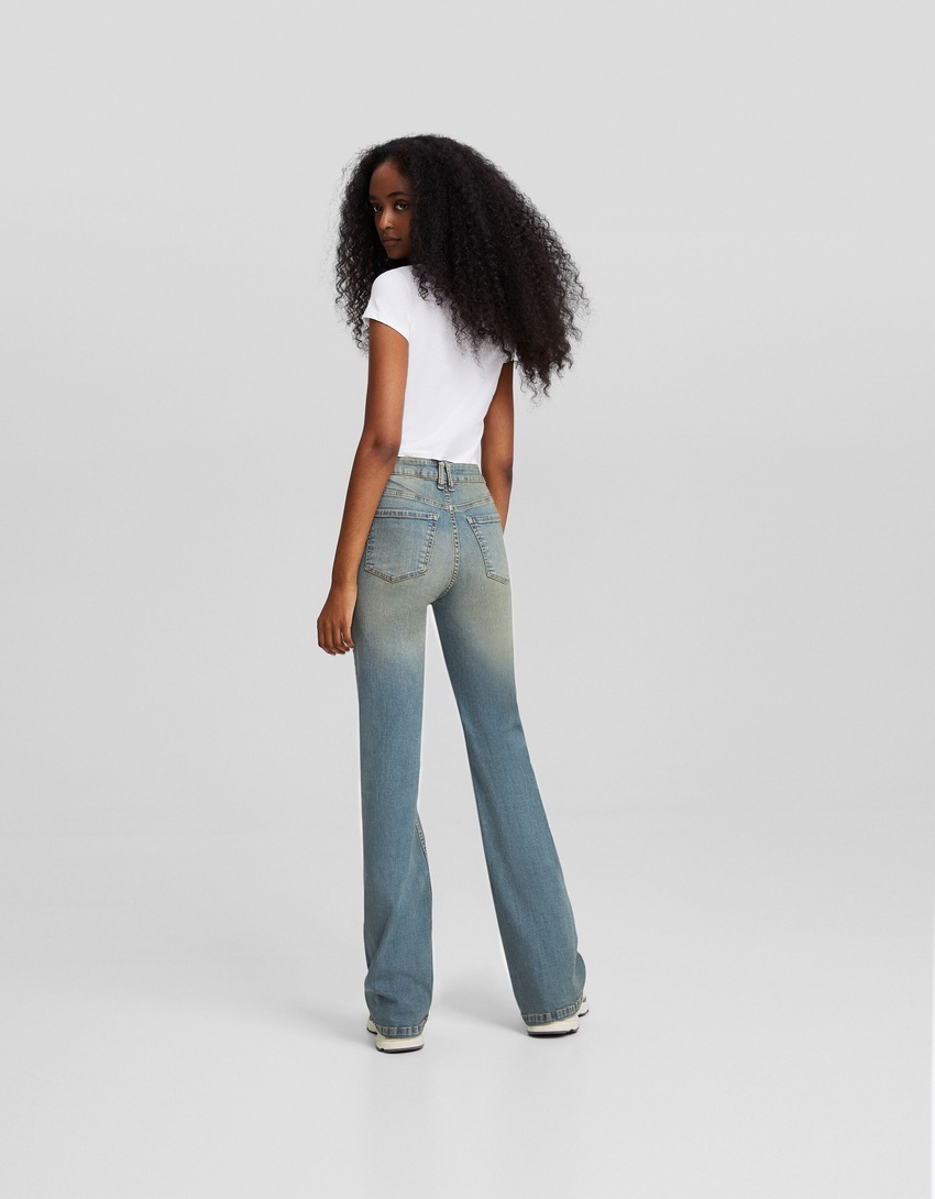 calça cargo boca de sino