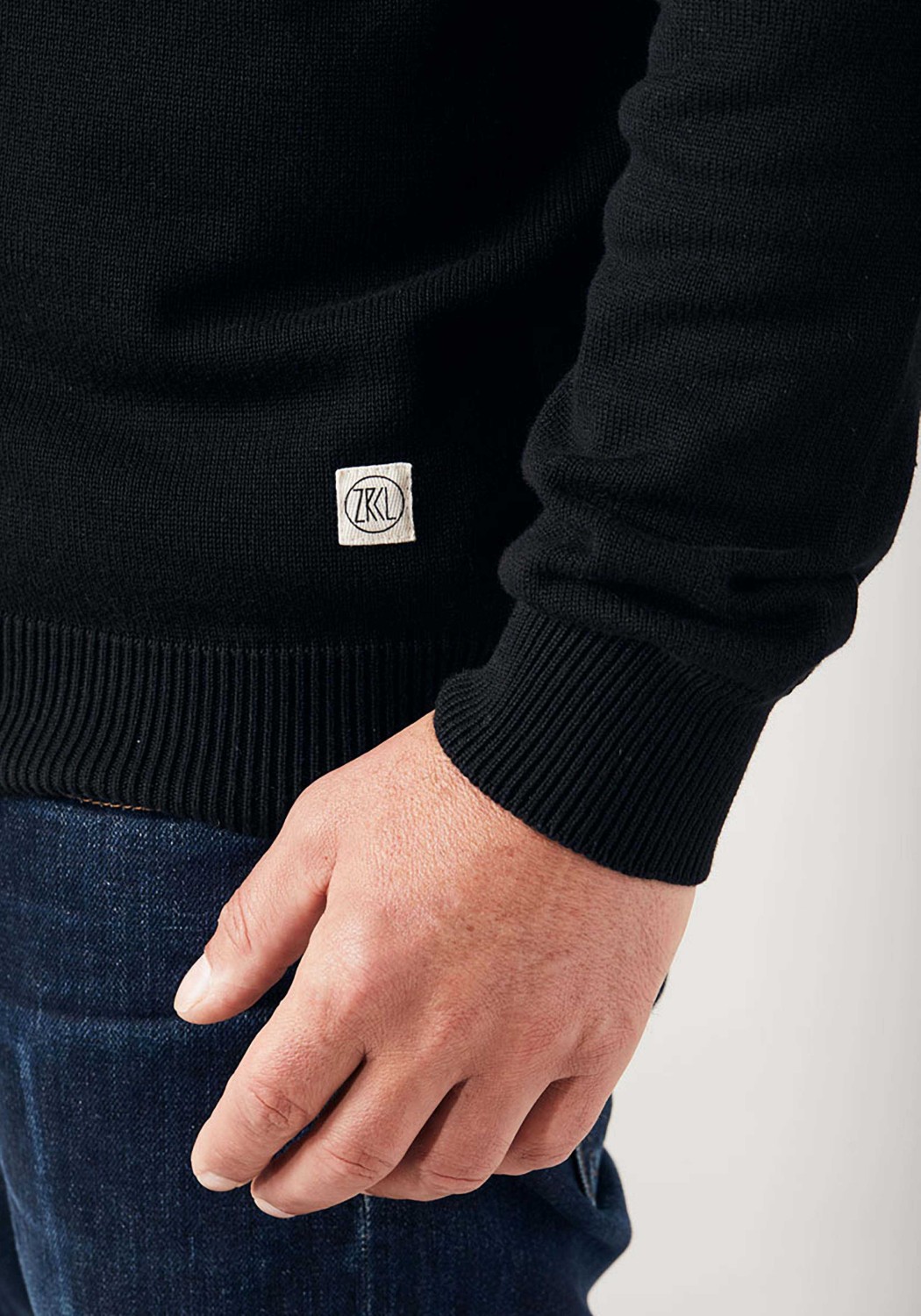 WE ARE ZRCL Herren-Strickjacke Bowler Swiss Edition Black