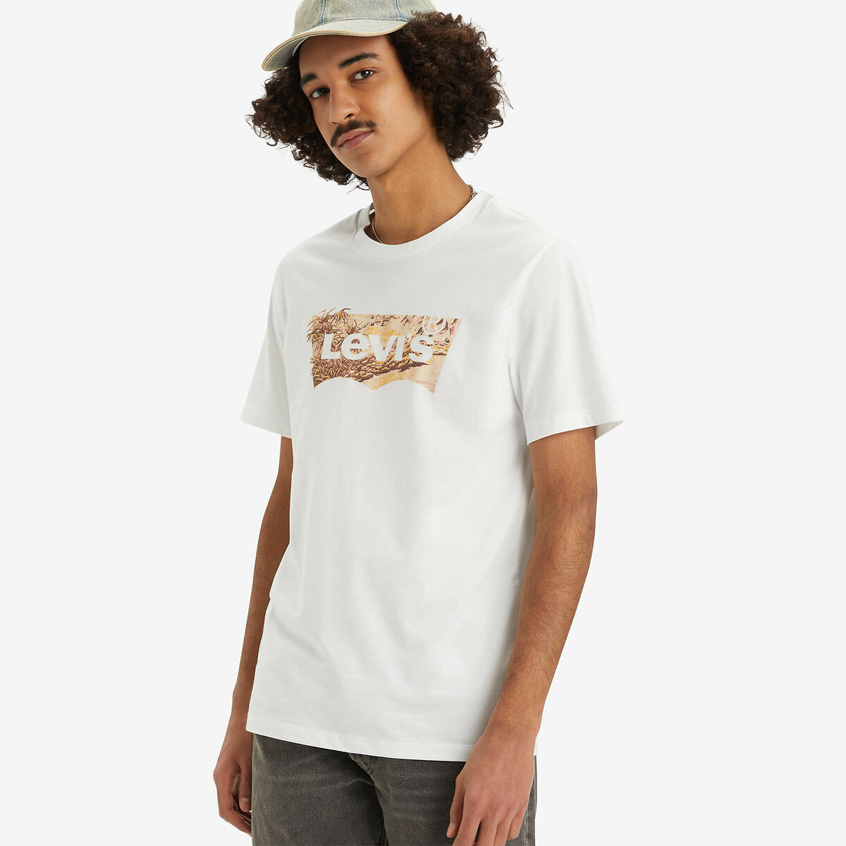 Camiseta Levi's com gola redonda estilo morcego