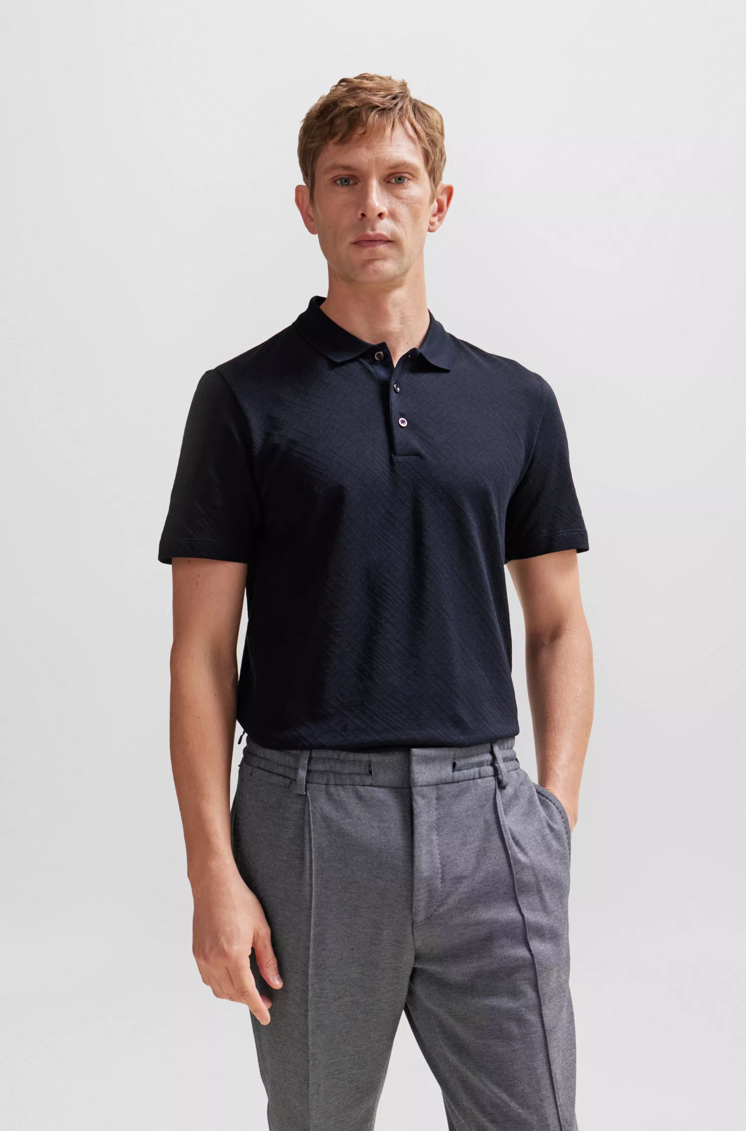 Camisa polo BOSS Camel com padrão geométrico em algodão e seda.
