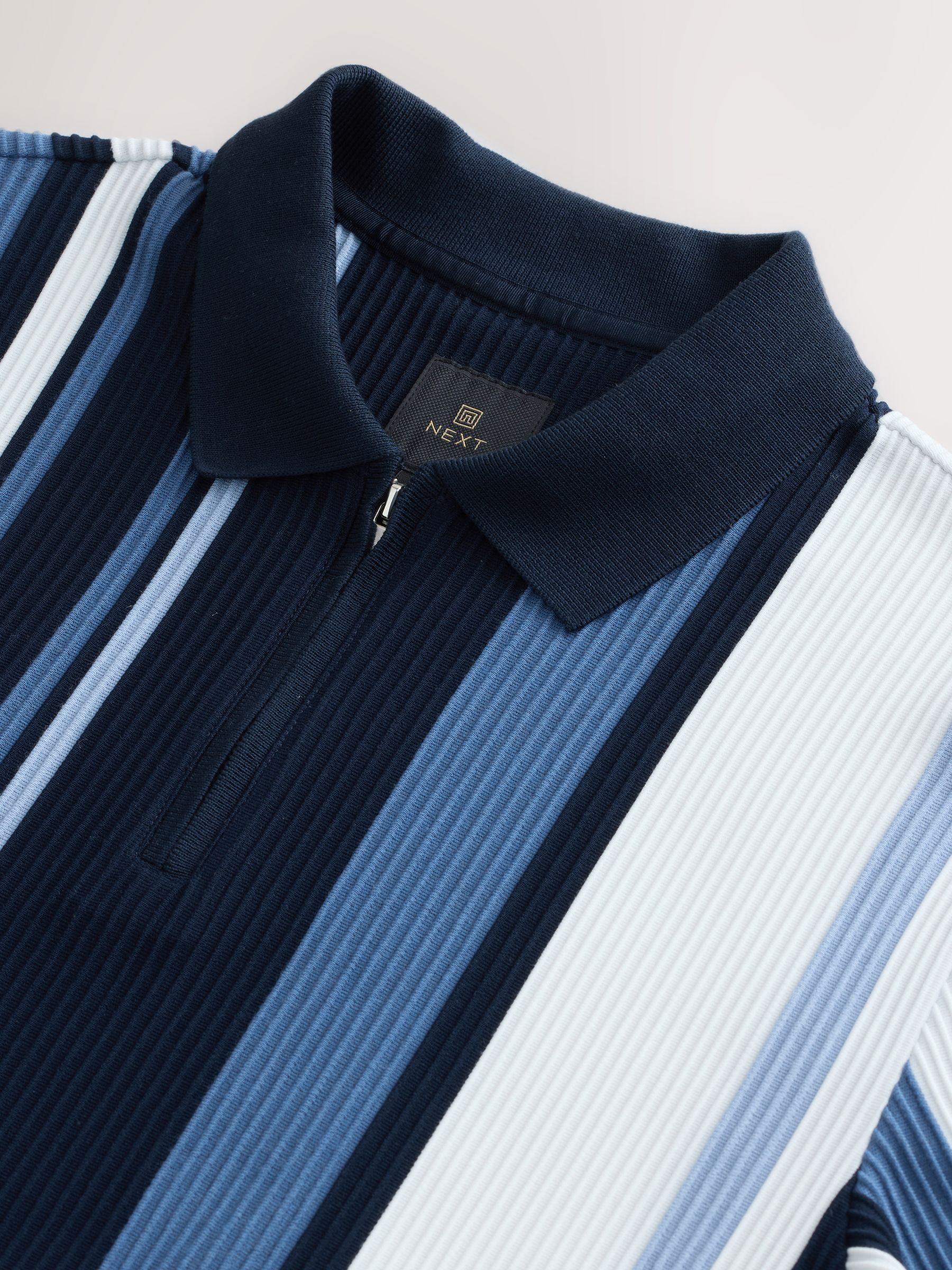 Marineblauw - Verticaal gestreepte polo met korte rits