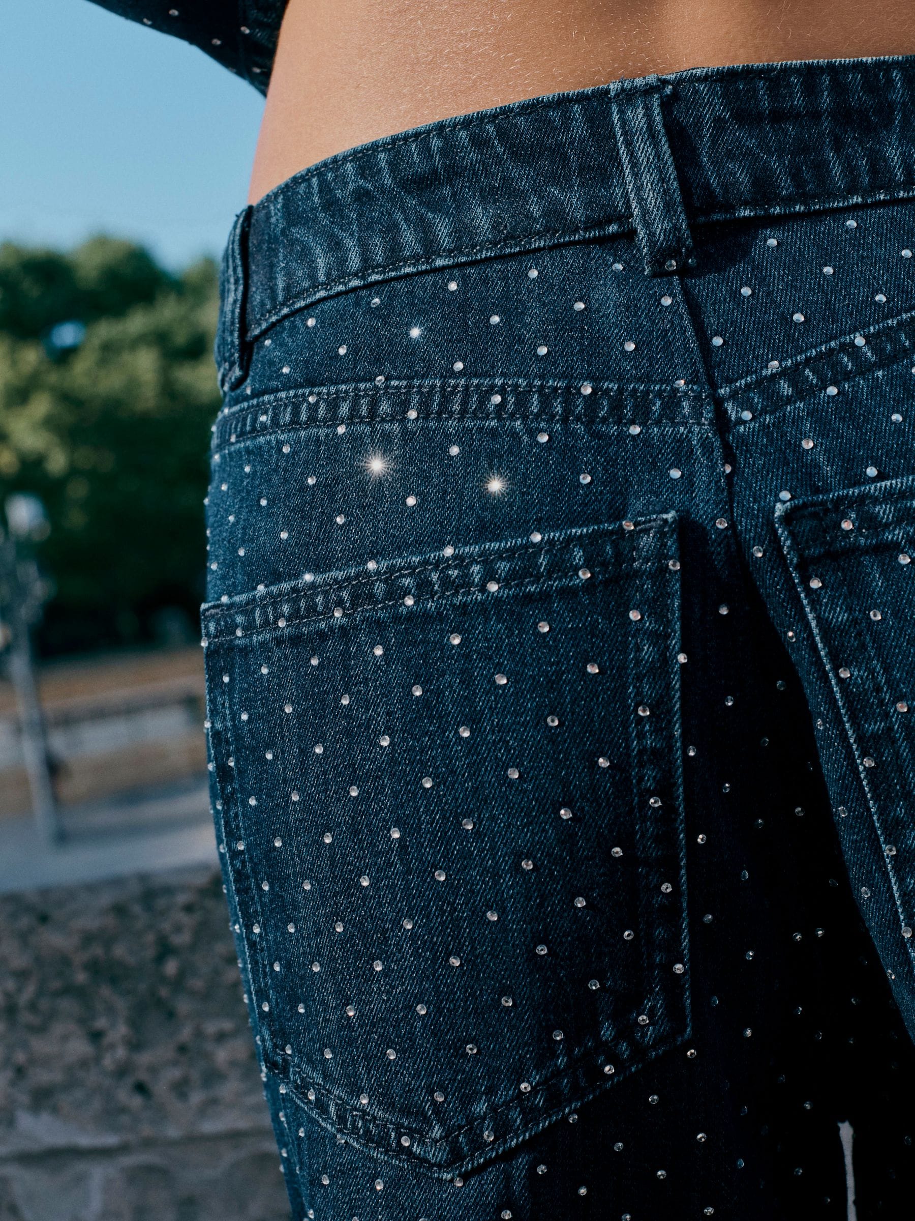 Blauw met wassing - Versierde jeans met wijde pijpen