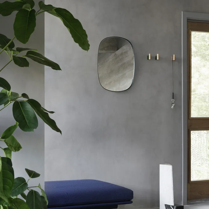 Muuto - Framed Mirror, klein, taupe / Klarglas