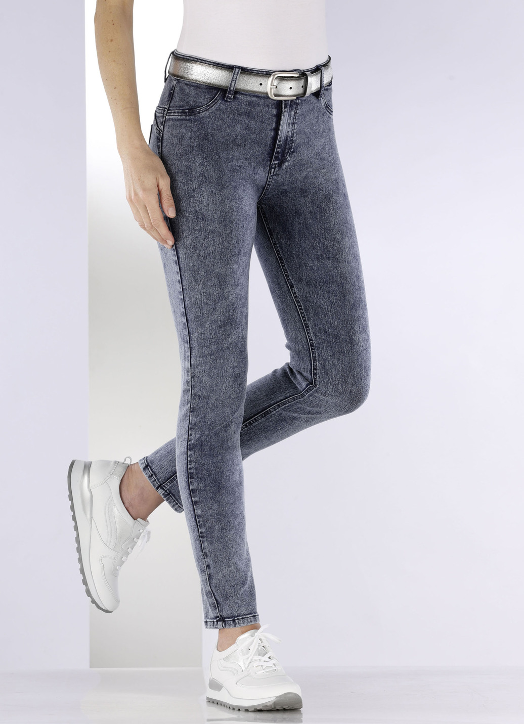 Knöchellange, figurformende Jeans