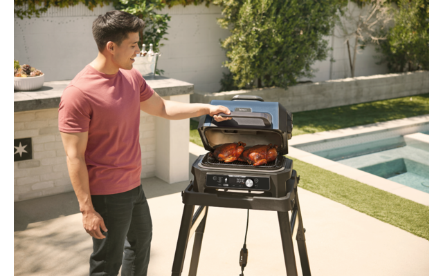 Ninja Woodfire Pro Connect XL elektrischer Outdoor Grill & Smoker 1700 W