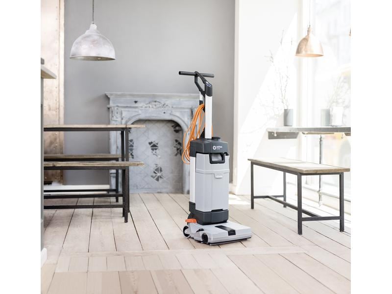 Nilfisk Scheuersaugmaschine SC100 E, Walze Scheuersaugmaschine mit zwei Wassermengen-Einstellungen