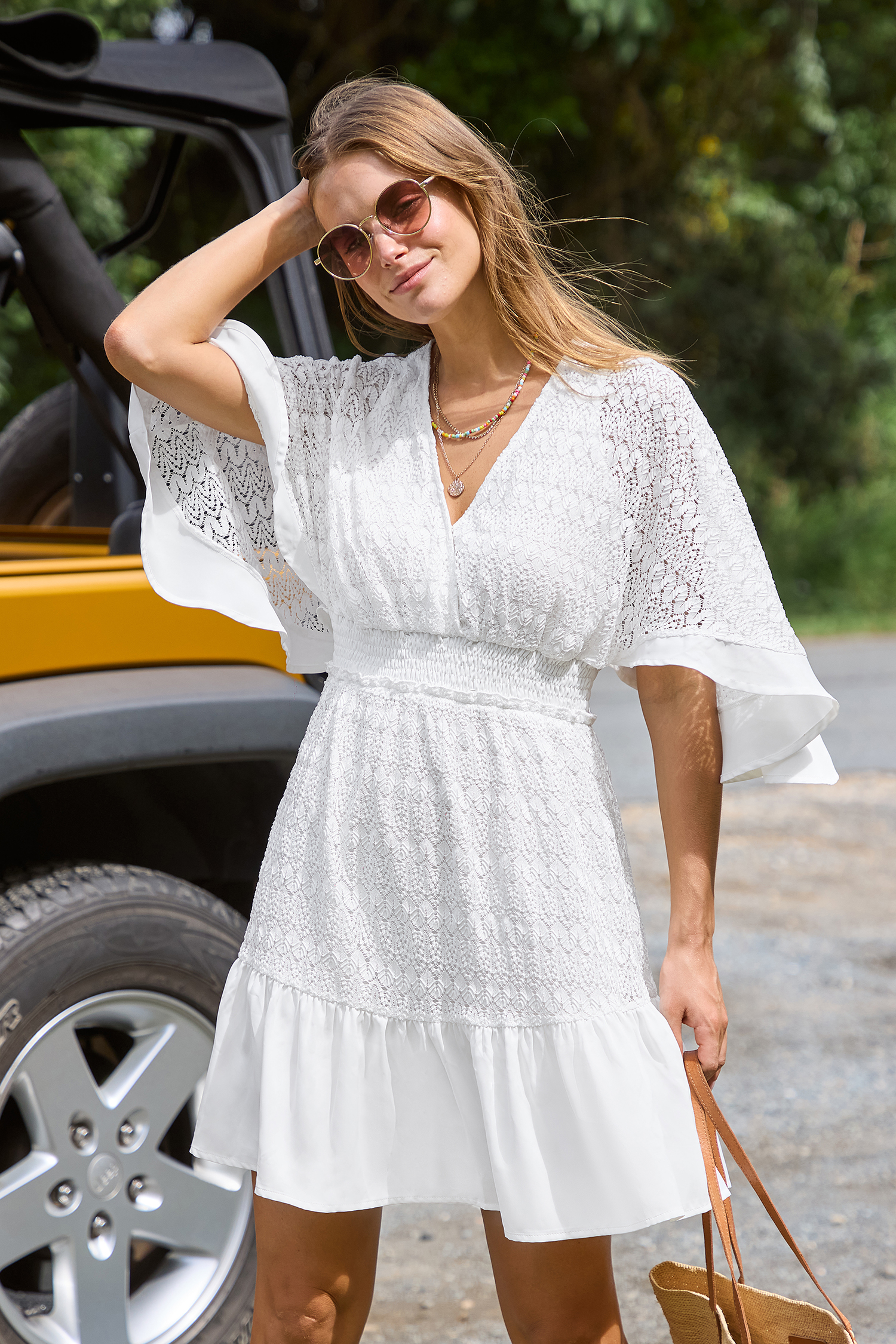 Robe mini avec taille à smocks en dentelle blanche