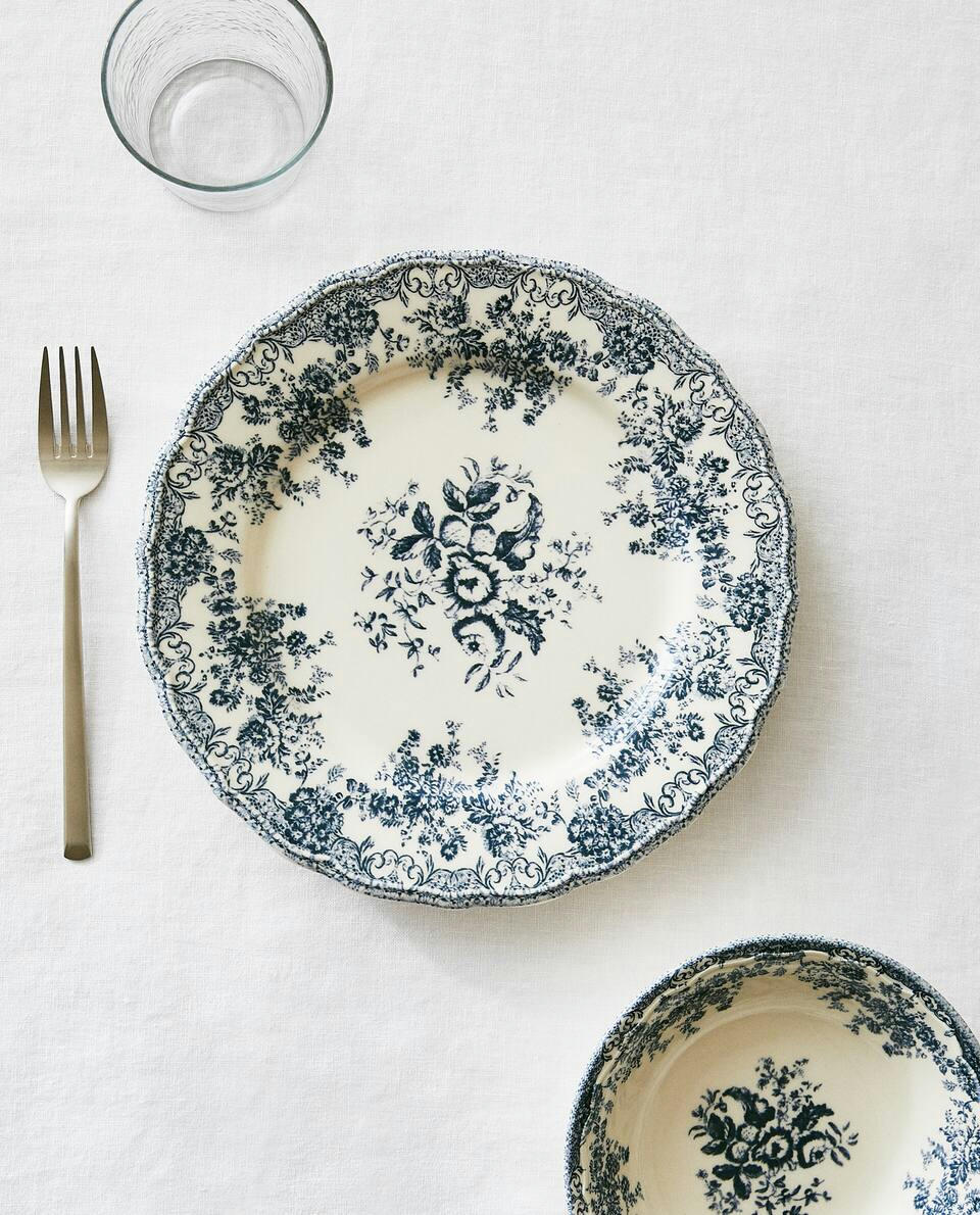 PRATO DE JANTAR DE CERÂMICA COM DETALHES FLORAL