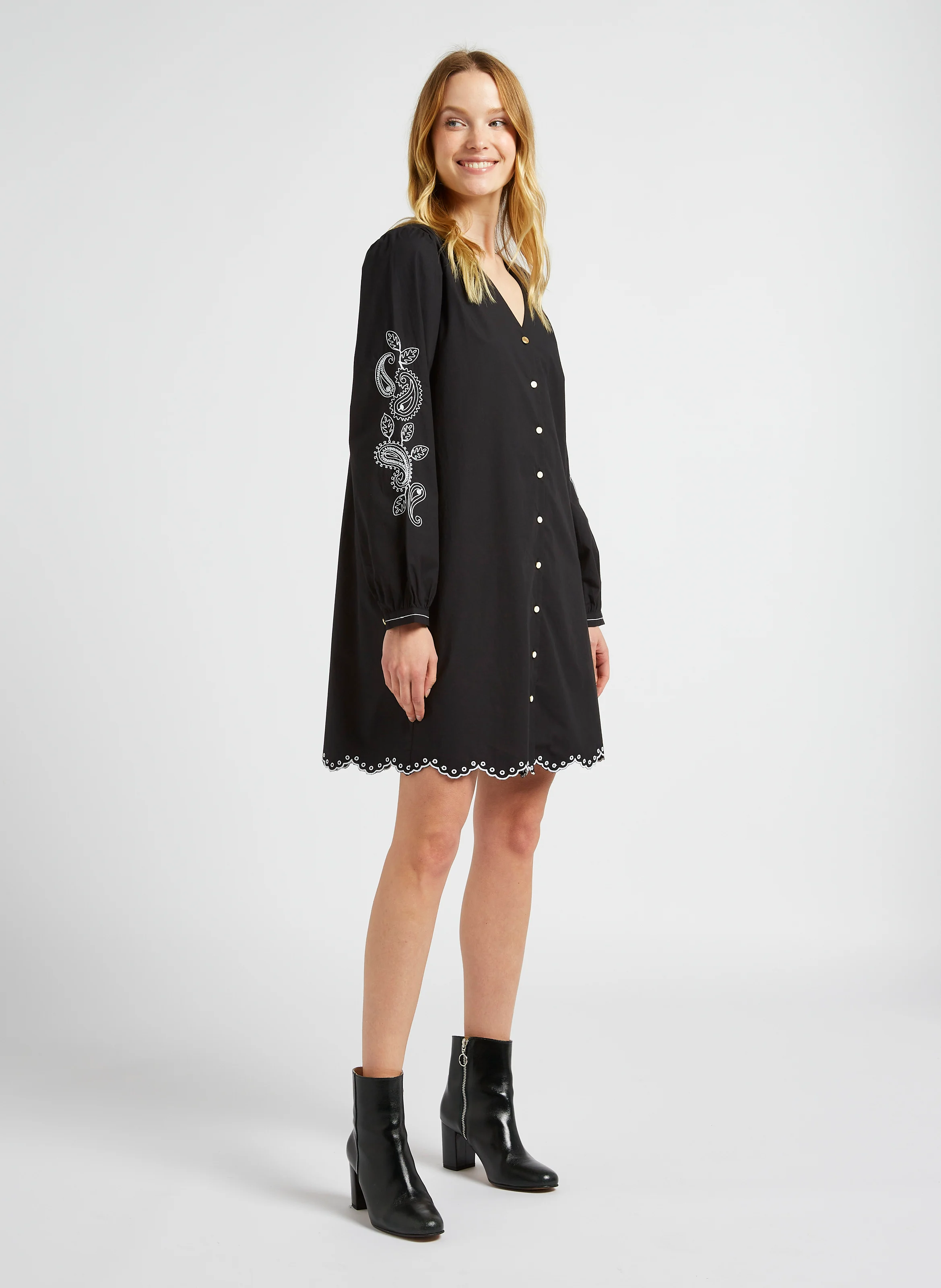 Robe chemise courte col V en coton| Noir