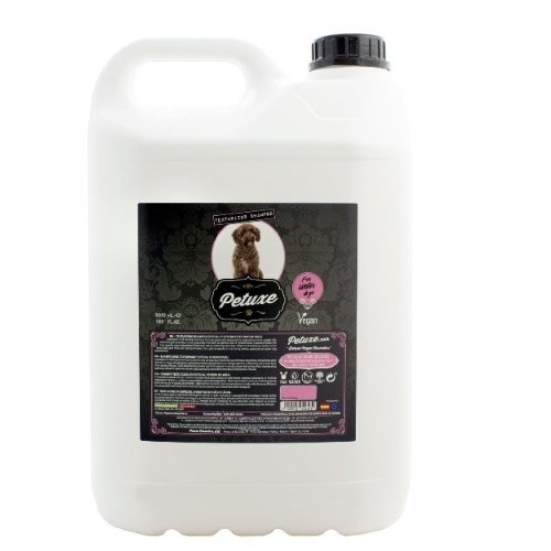 Shampoo texturizador Petuxe especialmente formulado para cães que gostam de água.