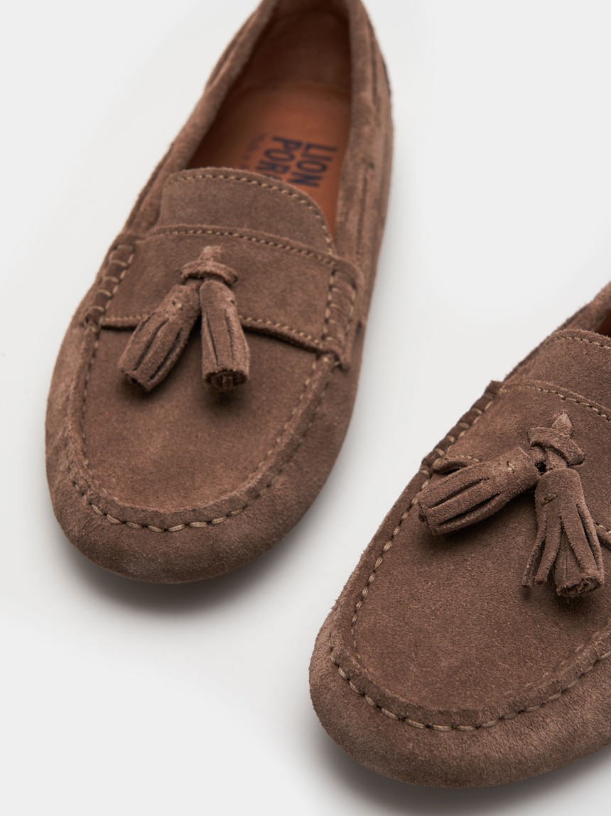 Loafers unissexo em camurça com berloques