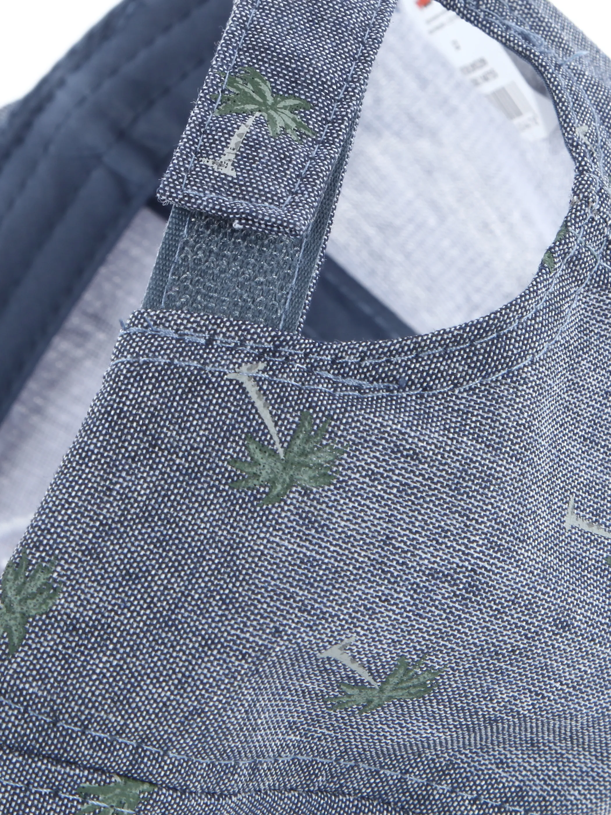 Jungen Cap mit Alloverprint und Stickerei