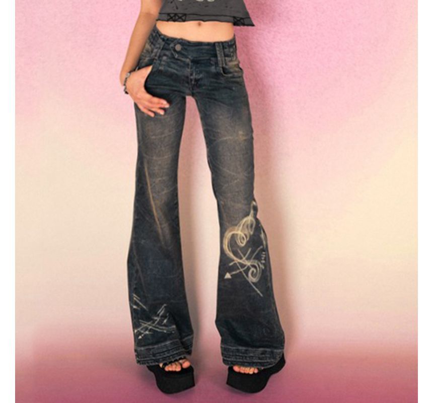 Puffie - Lage taille, gewassen bootcut jeans met pijlprint