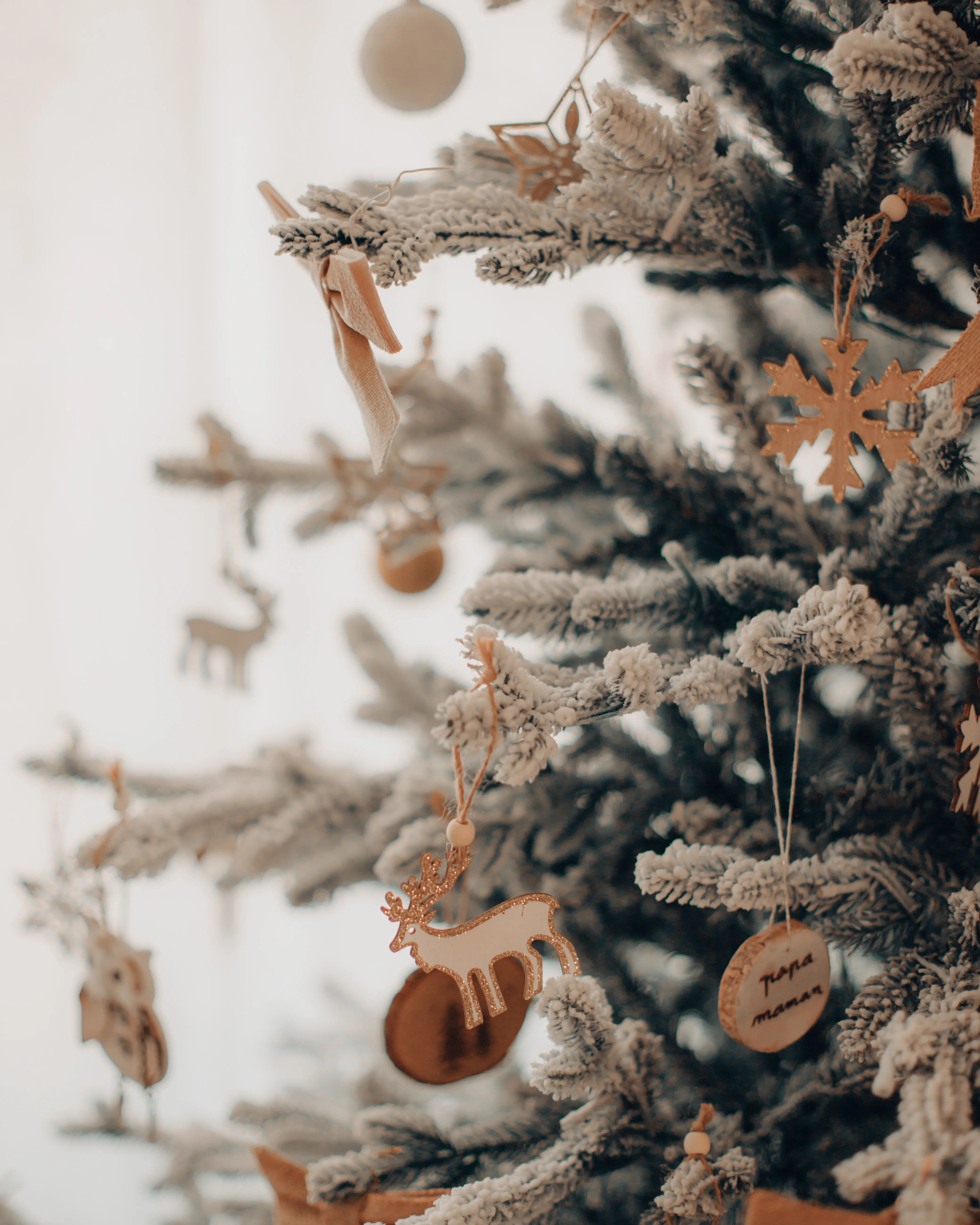 Besneeuwde kunstkerstboom BRISCO 180 cm Wit