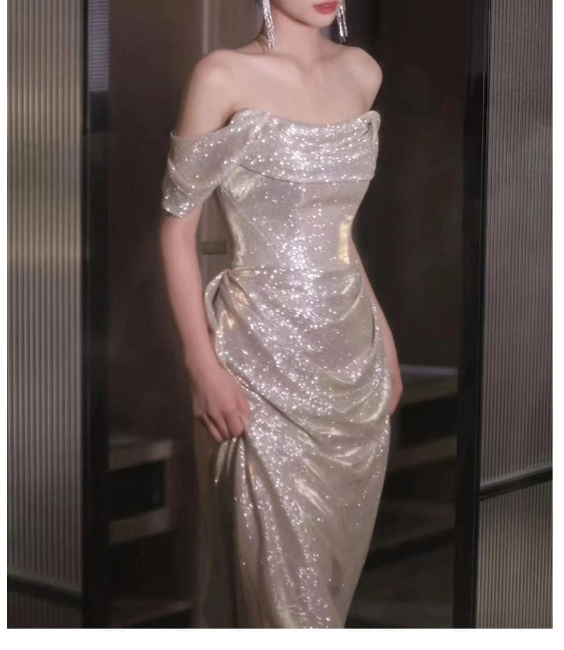 Wospe - Mouwloze off-shoulder effen glitter gerimpelde mantel avondjurk