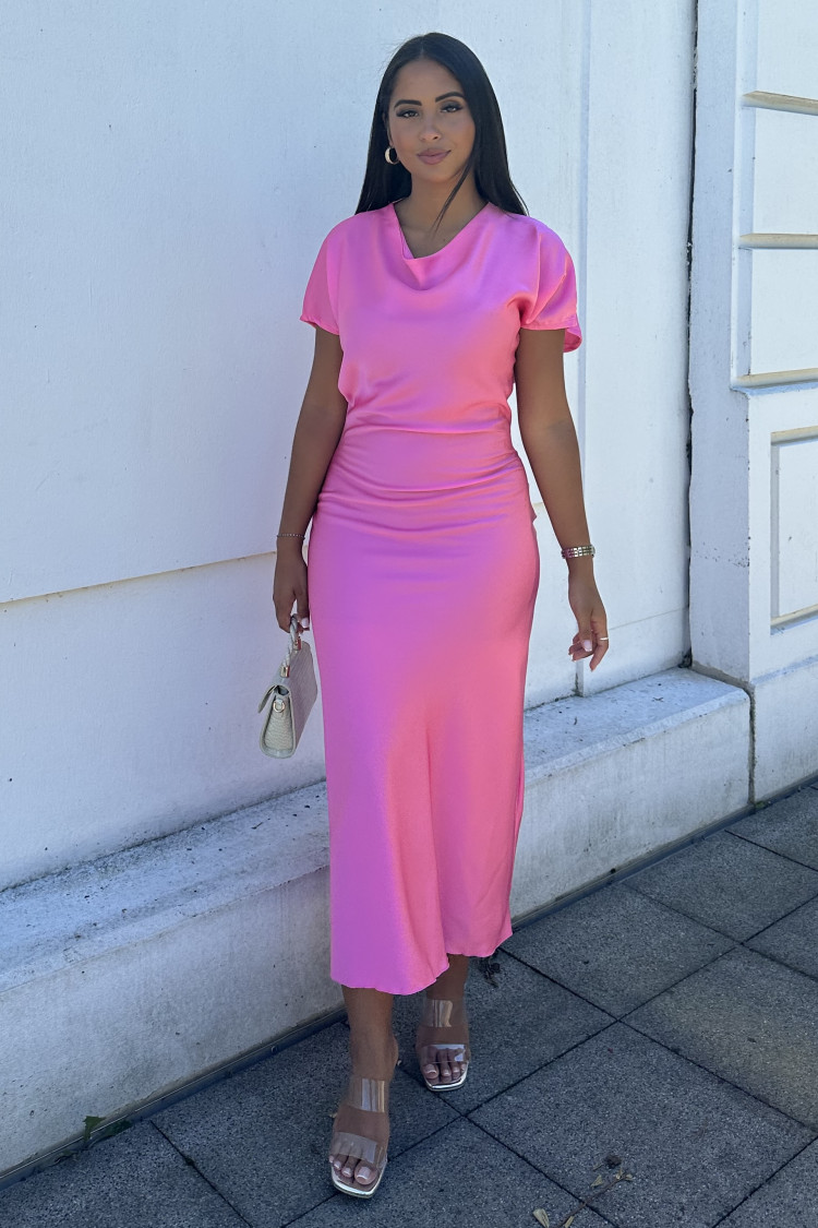 Robe rose longue satinée