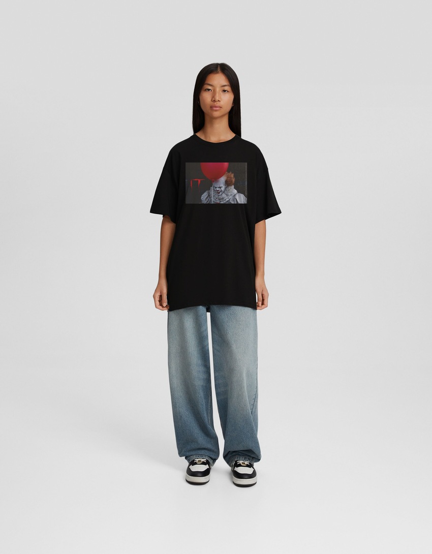 Camiseta oversized de manga curta com estampa de TI